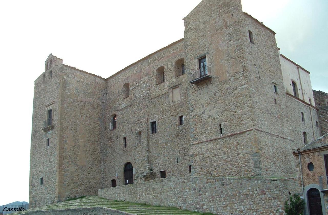 Casa Nicole Appartement Castelbuono  Buitenkant foto